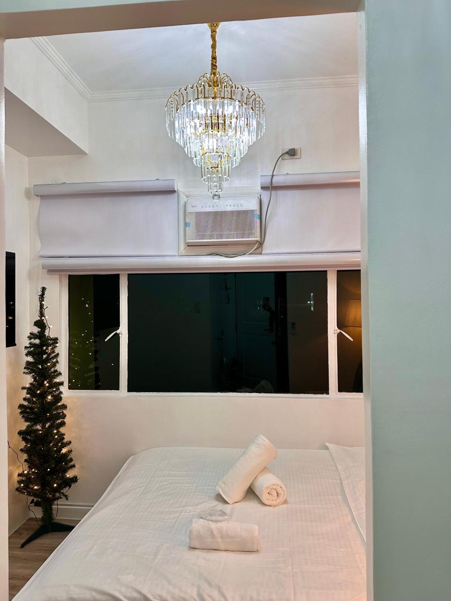 Studio Two Condominium, Alabang - Gold Fiber Wi-Fi -Netflix Ready Muntinlupa City Экстерьер фото