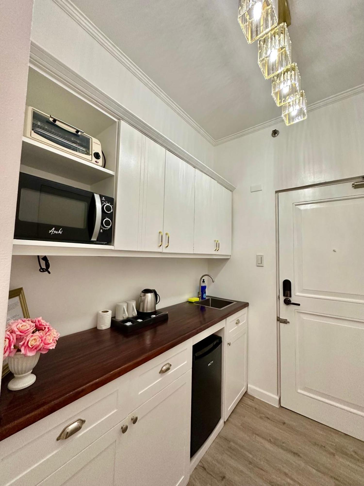 Studio Two Condominium, Alabang - Gold Fiber Wi-Fi -Netflix Ready Muntinlupa City Экстерьер фото